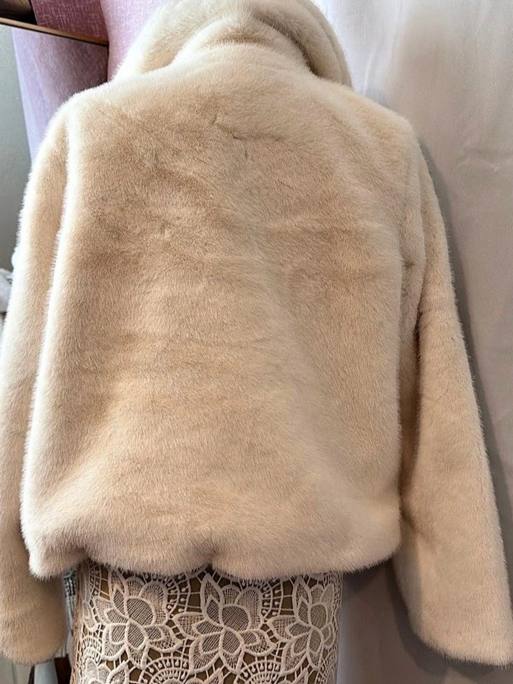 Christian Siriano Faux Fur Jacket in Cream NWT - Picture 2 of 4